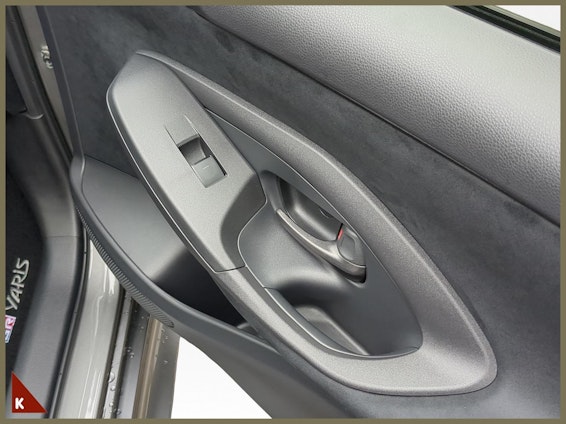 Vehicle image 16 Vehicle image 16