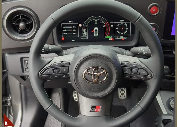 Vehicle image 9 Vehicle image 9