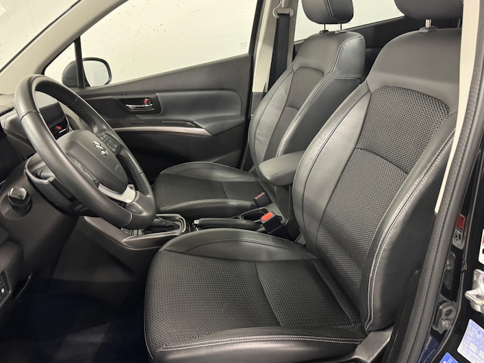 Vehicle image SUZUKI S-CROSS