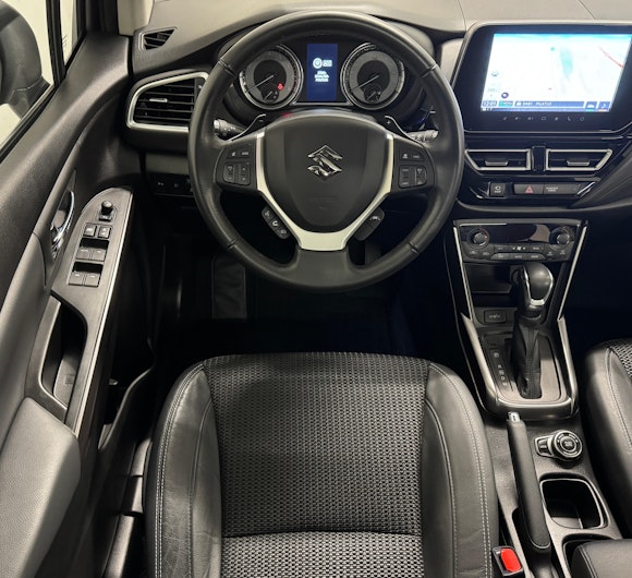 Vehicle image SUZUKI S-CROSS