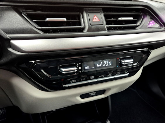 Vehicle image 8 Vehicle image 8