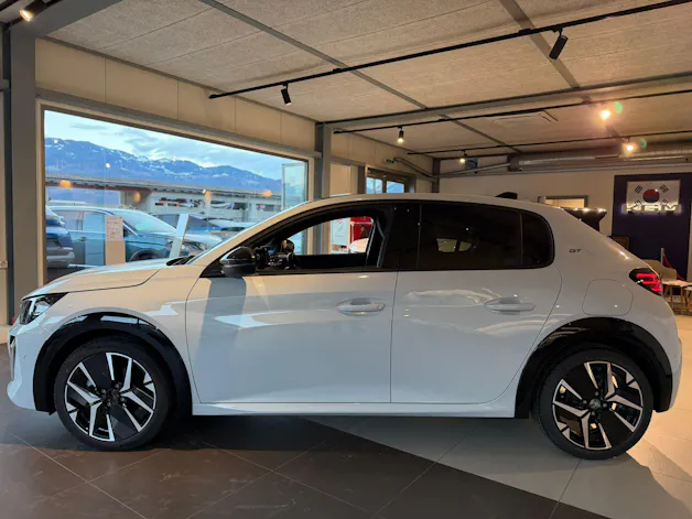 Peugeot 208 1.2 Hybrid 145 GT