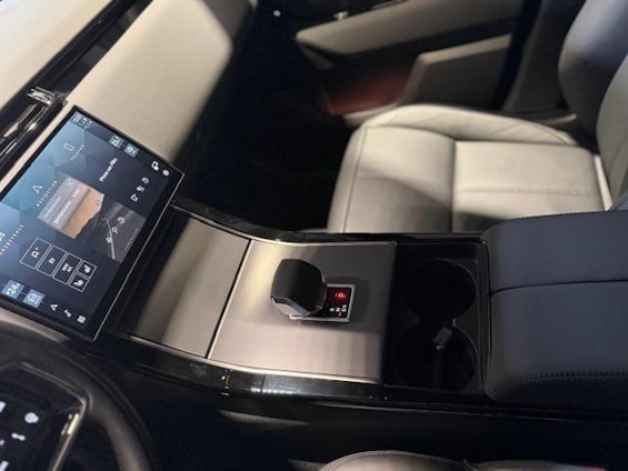 Vehicle image 13 Vehicle image 13