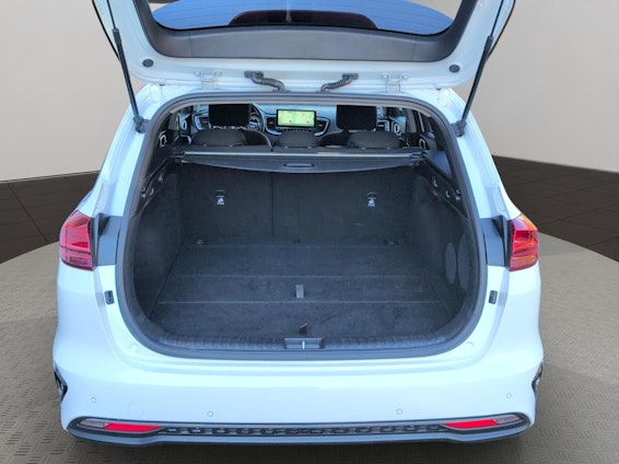 Vehicle image 17 Vehicle image 17