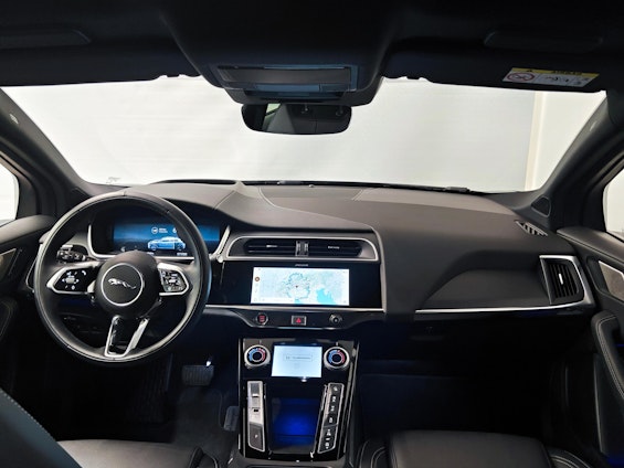 Vehicle image 4 Vehicle image 4