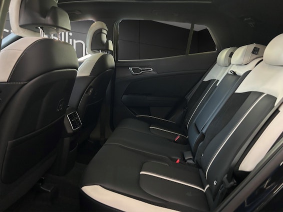 Vehicle image 8 Vehicle image 8