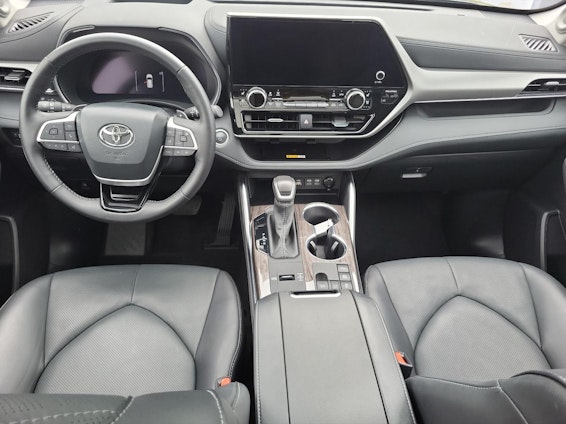 Vehicle image 13 Vehicle image 13