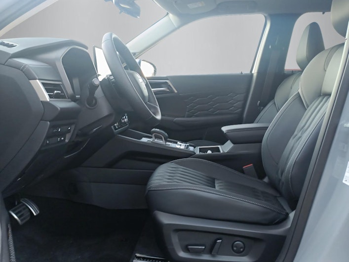 Vehicle image MITSUBISHI OUTLANDER