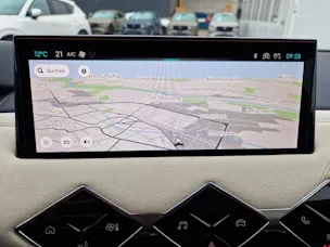 DS Automobiles 3 Crossback E-Tense Jules Verne