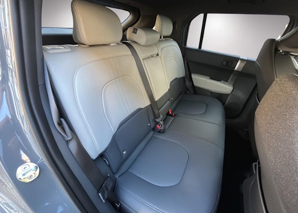 Vehicle image 19 Vehicle image 19