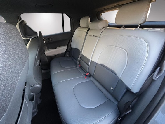 Vehicle image 15 Vehicle image 15