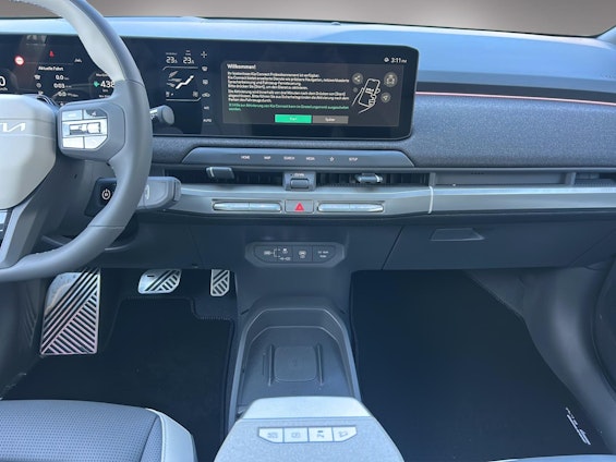 Vehicle image 16 Vehicle image 16