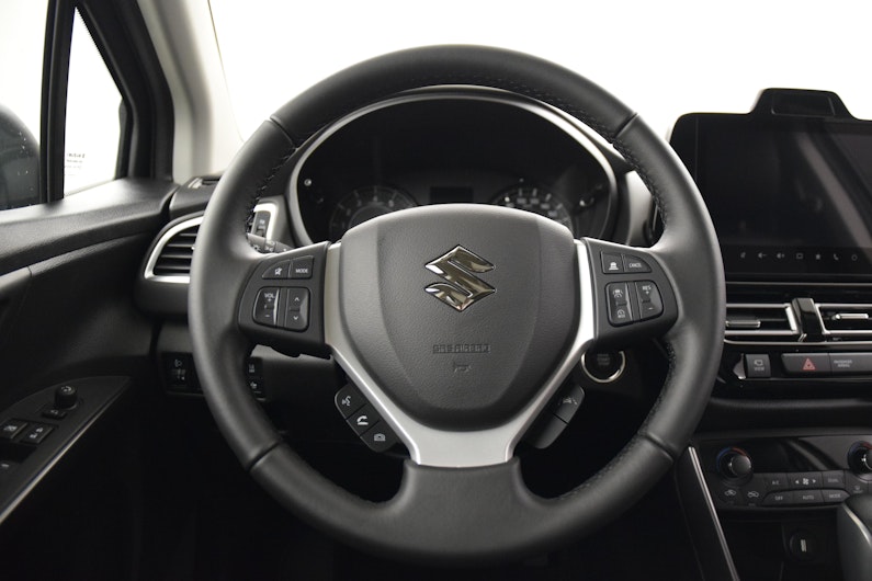 Vehicle image SUZUKI S-CROSS