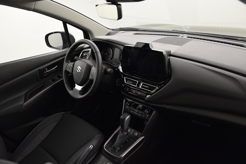 Vehicle image SUZUKI S-CROSS