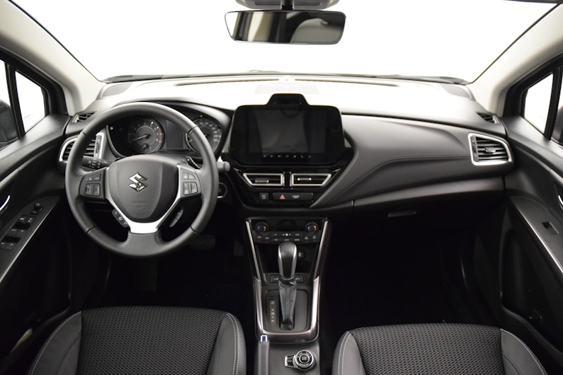 Vehicle image SUZUKI S-CROSS