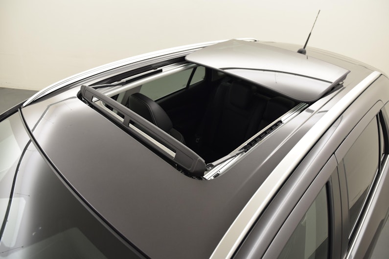 Vehicle image SUZUKI S-CROSS