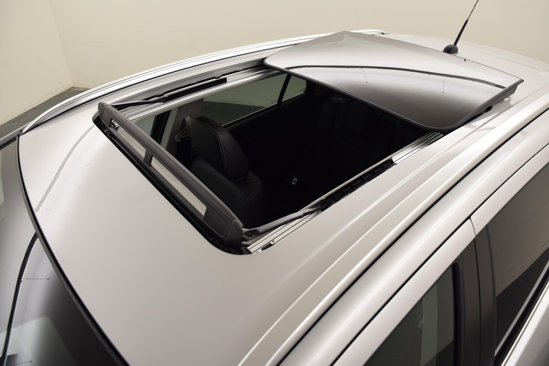 Vehicle image SUZUKI S-CROSS