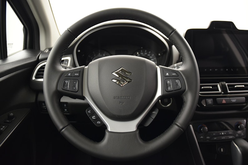 Vehicle image SUZUKI S-CROSS