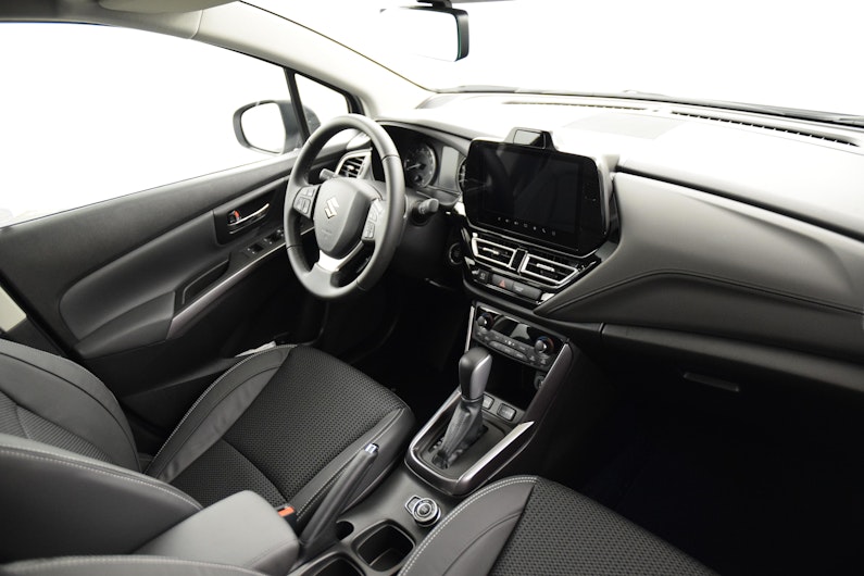 Vehicle image SUZUKI S-CROSS