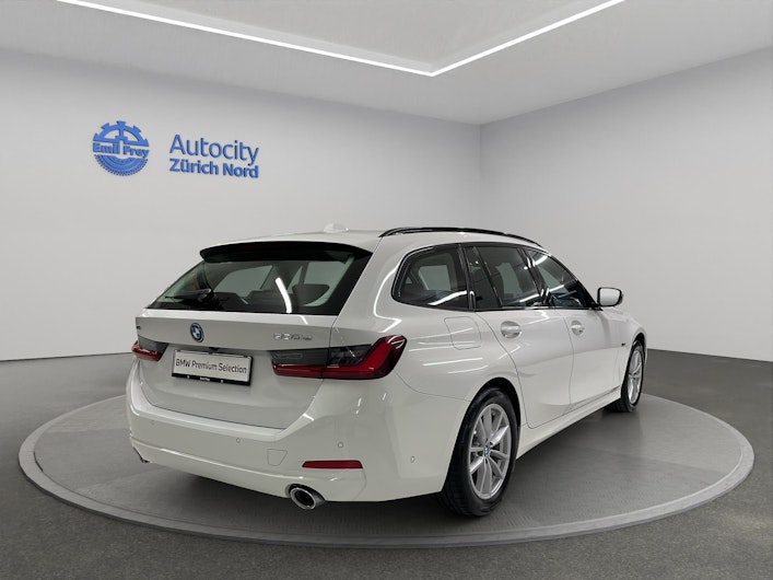 Vehicle image BMW 3 SERIES