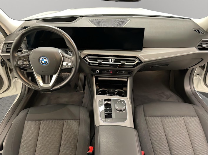 Vehicle image BMW 3 SERIES