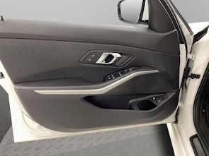 Vehicle image BMW 330e xDrive Touring