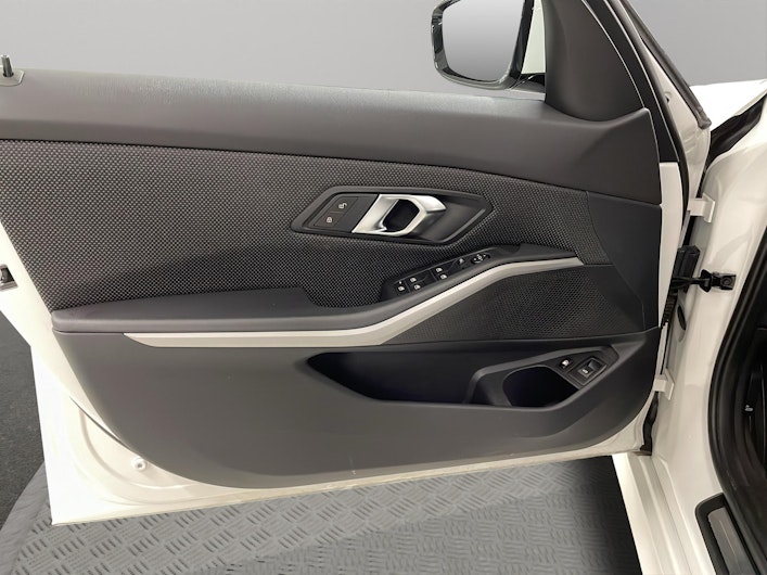 Vehicle image BMW 3 SERIES