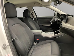 Vehicle image BMW 330e xDrive Touring