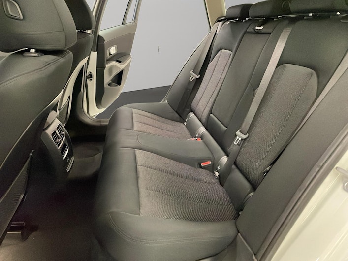 Vehicle image BMW 3 SERIES