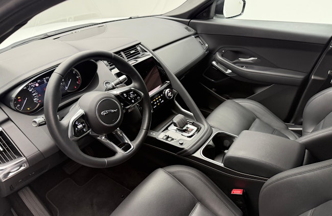 Vehicle image 4 Vehicle image 4