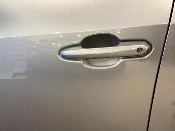 Vehicle image 17 Vehicle image 17