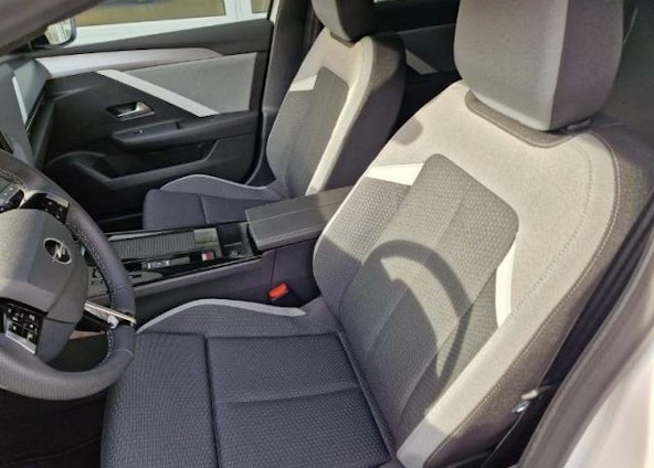 Vehicle image 4 Vehicle image 4