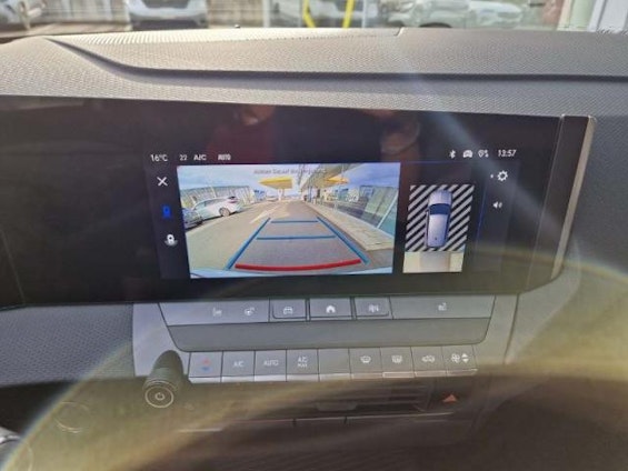 Vehicle image 9 Vehicle image 9