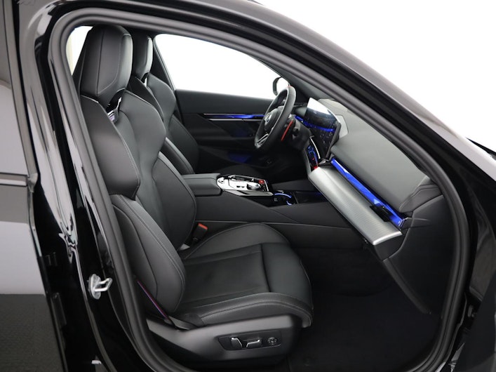 Vehicle image BMW 5 SERIES