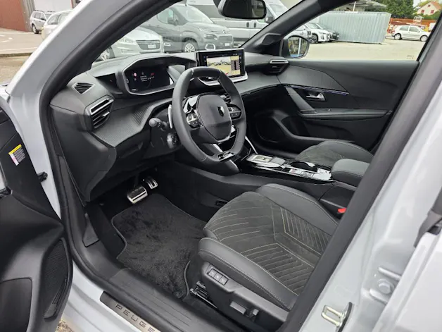 Peugeot 208 1.2 Hybrid GT