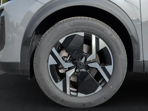 Peugeot 2008 1.2 Hybrid 145 Allure Premium