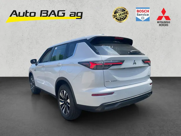 Mitsubishi Outlander 2.4 PHEV Inform 4x4