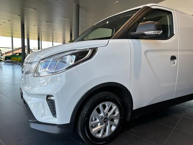 Maxus eDELIVER 3 Kastenaufbau L1H1 50kWh