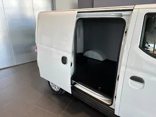 Maxus eDELIVER 3 Kastenaufbau L1H1 50kWh