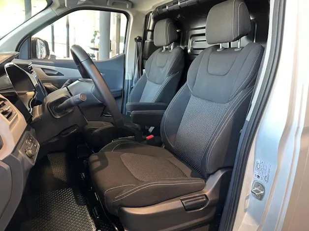 Maxus eDELIVER 3 Kastenaufbau L1H1 50kWh