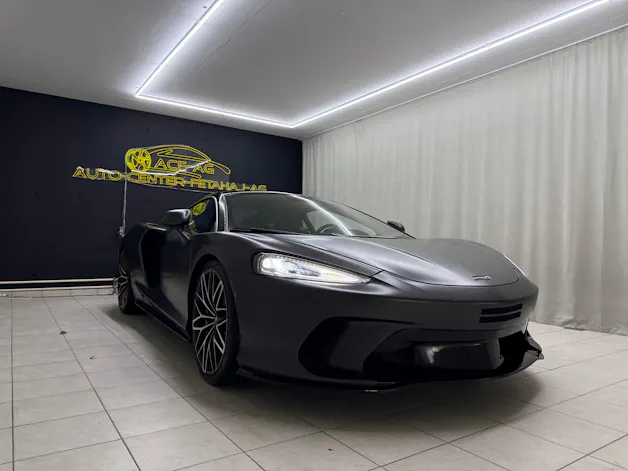 McLaren GT