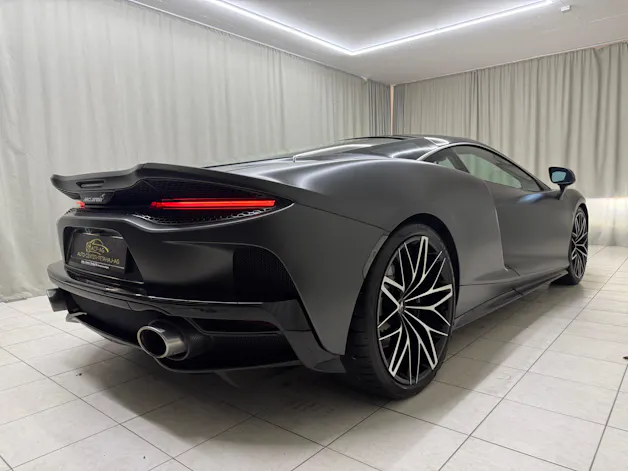 McLaren GT