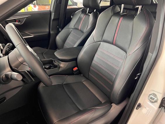 Vehicle image 9 Vehicle image 9