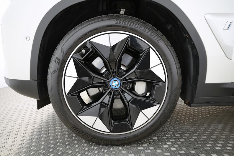 Vehicle image BMW iX3