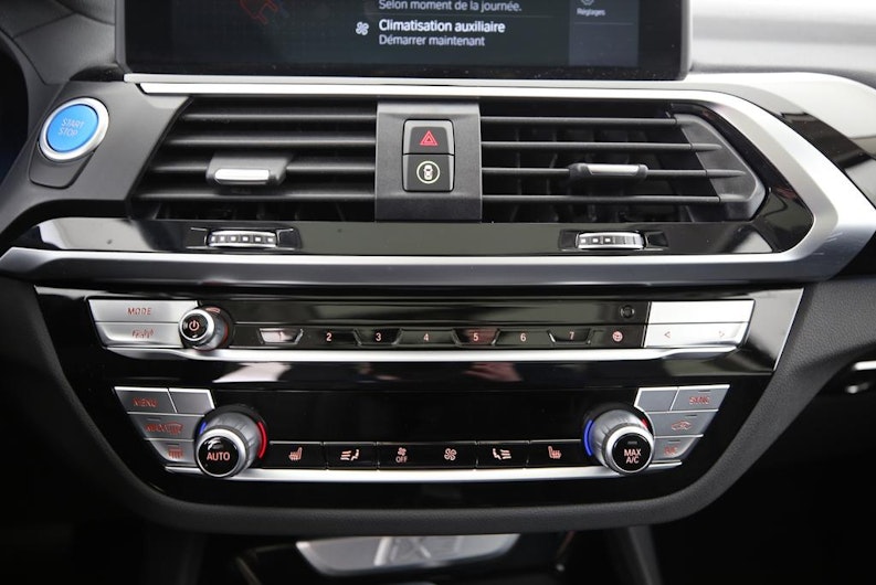 Vehicle image BMW iX3