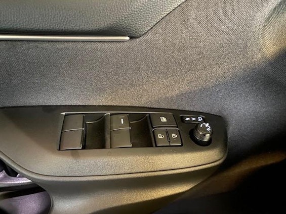 Vehicle image 14 Vehicle image 14