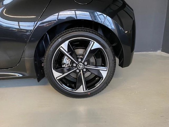 Vehicle image 6 Vehicle image 6