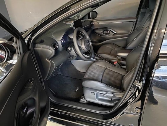 Vehicle image 8 Vehicle image 8