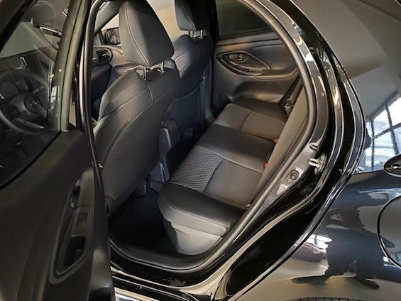 Vehicle image 9 Vehicle image 9