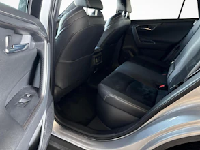 https://vehicle.imgix.net/4071563/8c666109-c378-4784-a75d-ce38aeed0e5e.jpg